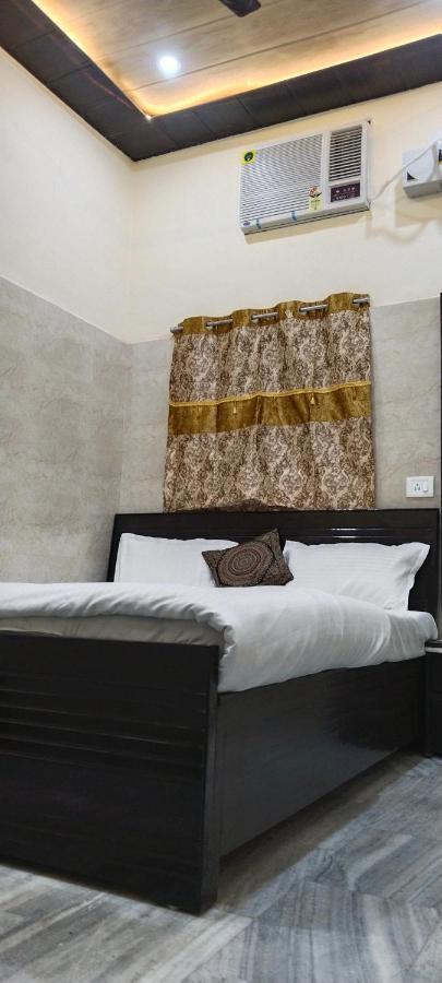 Saroja Paying Guest House Varanasi Eksteriør billede
