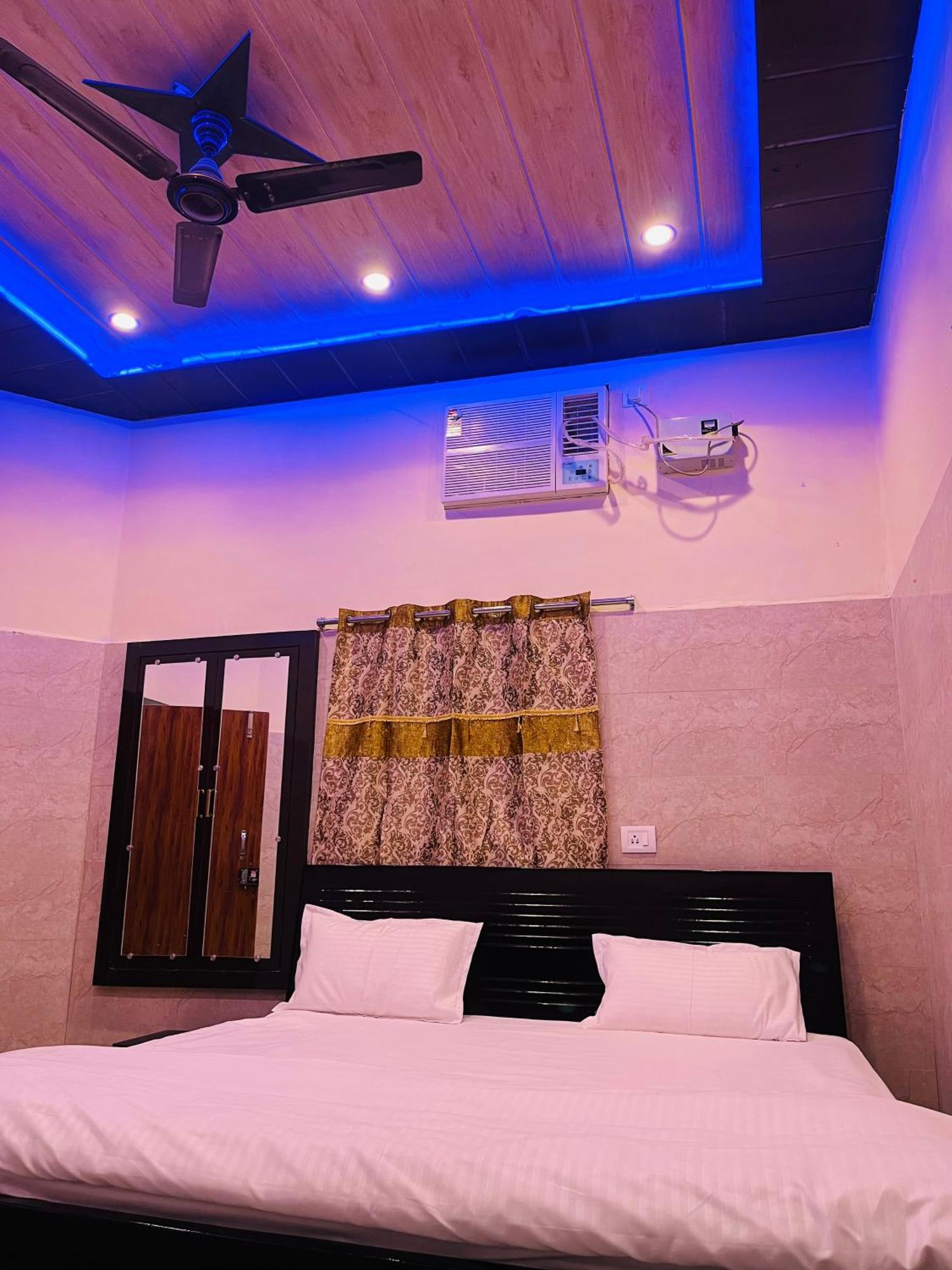 Saroja Paying Guest House Varanasi Eksteriør billede