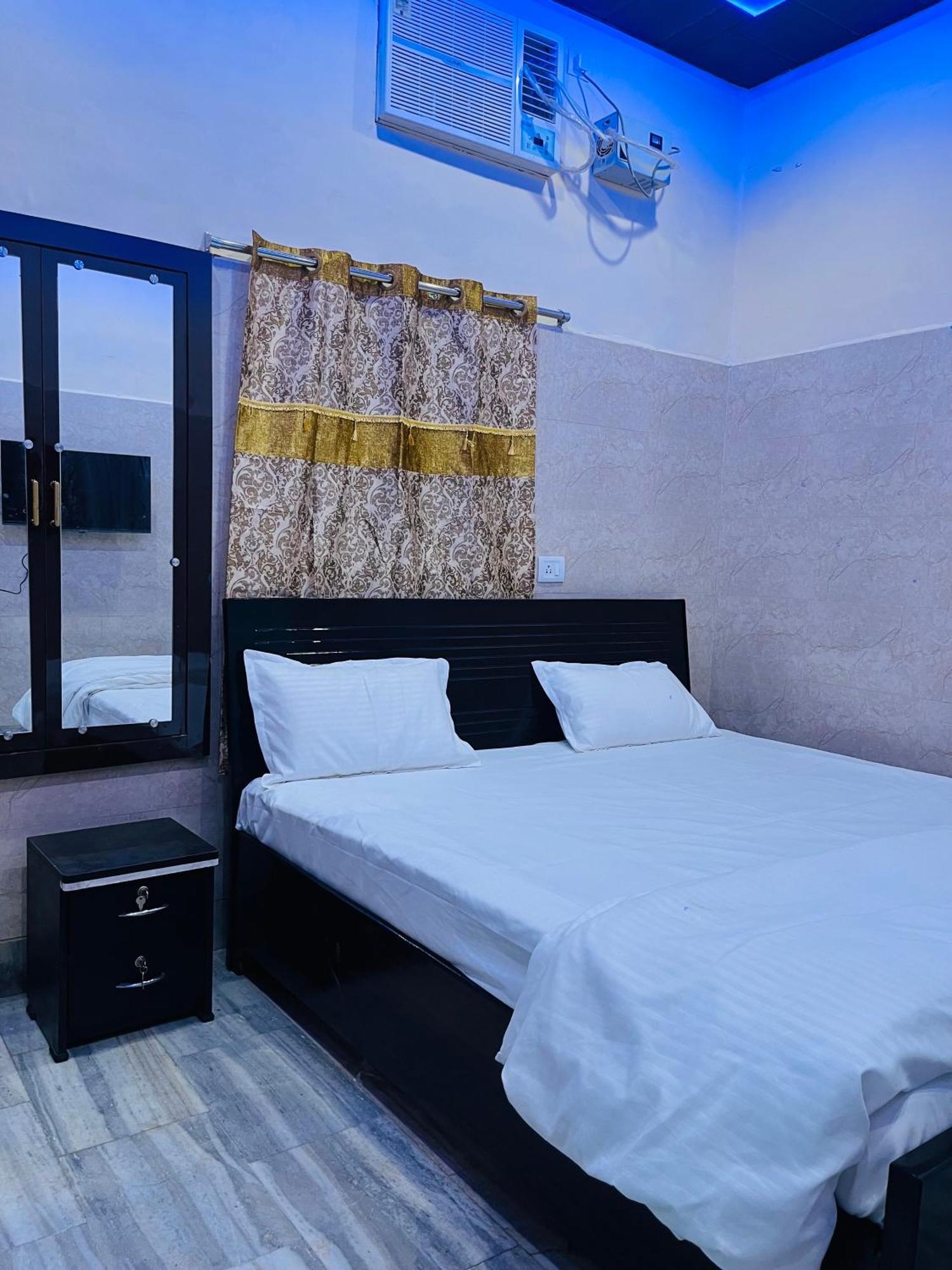 Saroja Paying Guest House Varanasi Eksteriør billede